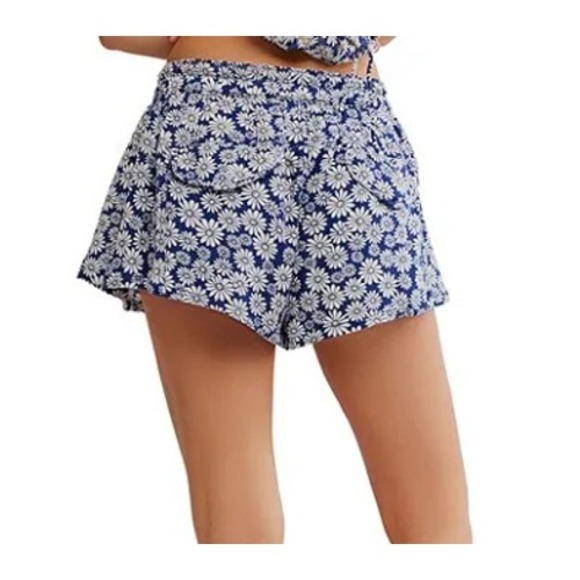 Free People Offbeat Pull On Shorts Womens XL Navy Ditsy Daisy Boho Fesitval New - Picture 2 of 11